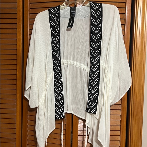 Express White Kimono with Black Accents - Picture 4 of 4